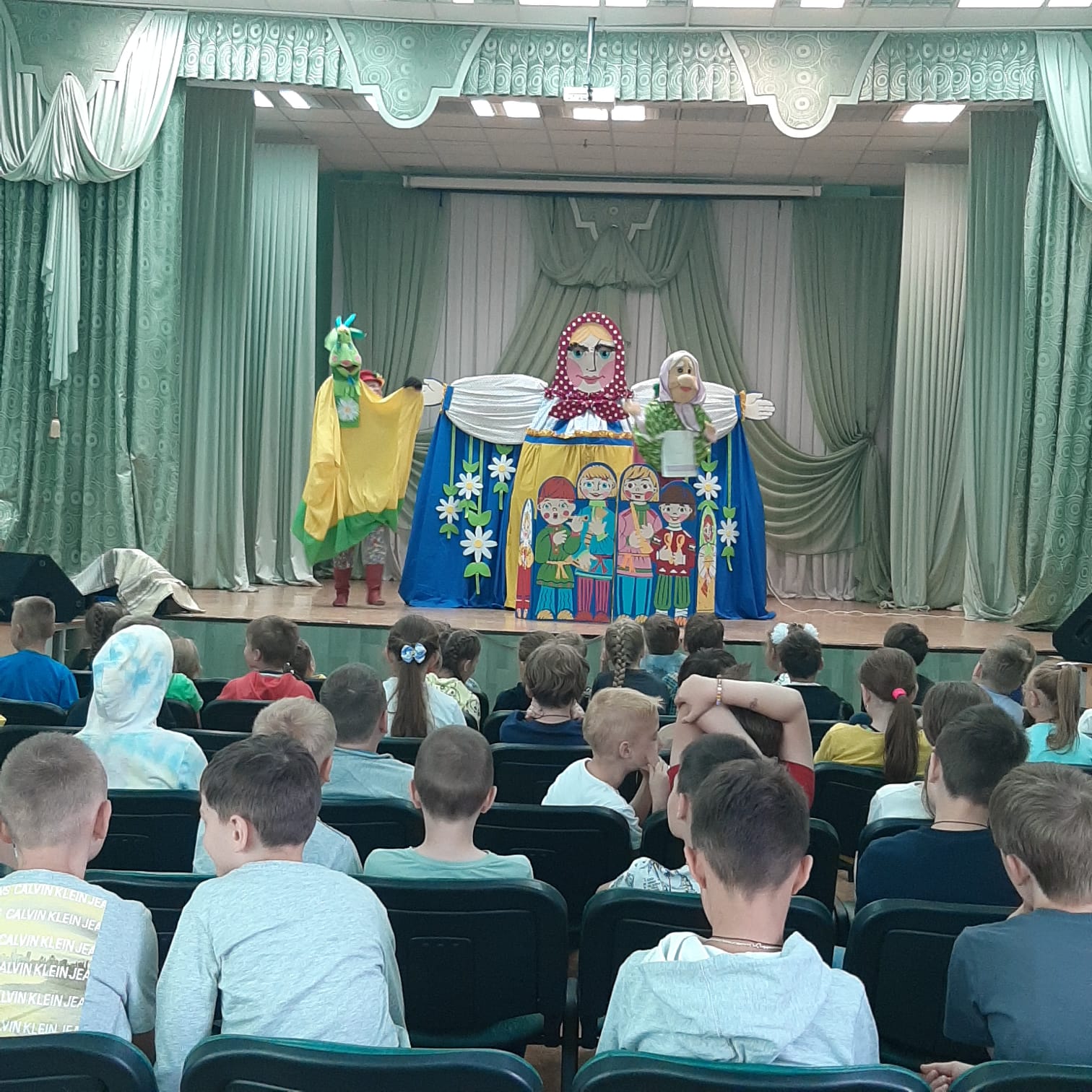 Дети в театре кукол